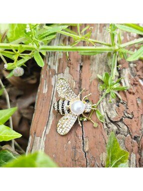 Gold Bumble Bee Pearl Brooch Pin with Sparkling Crystals, Vintage Insect Jewelry